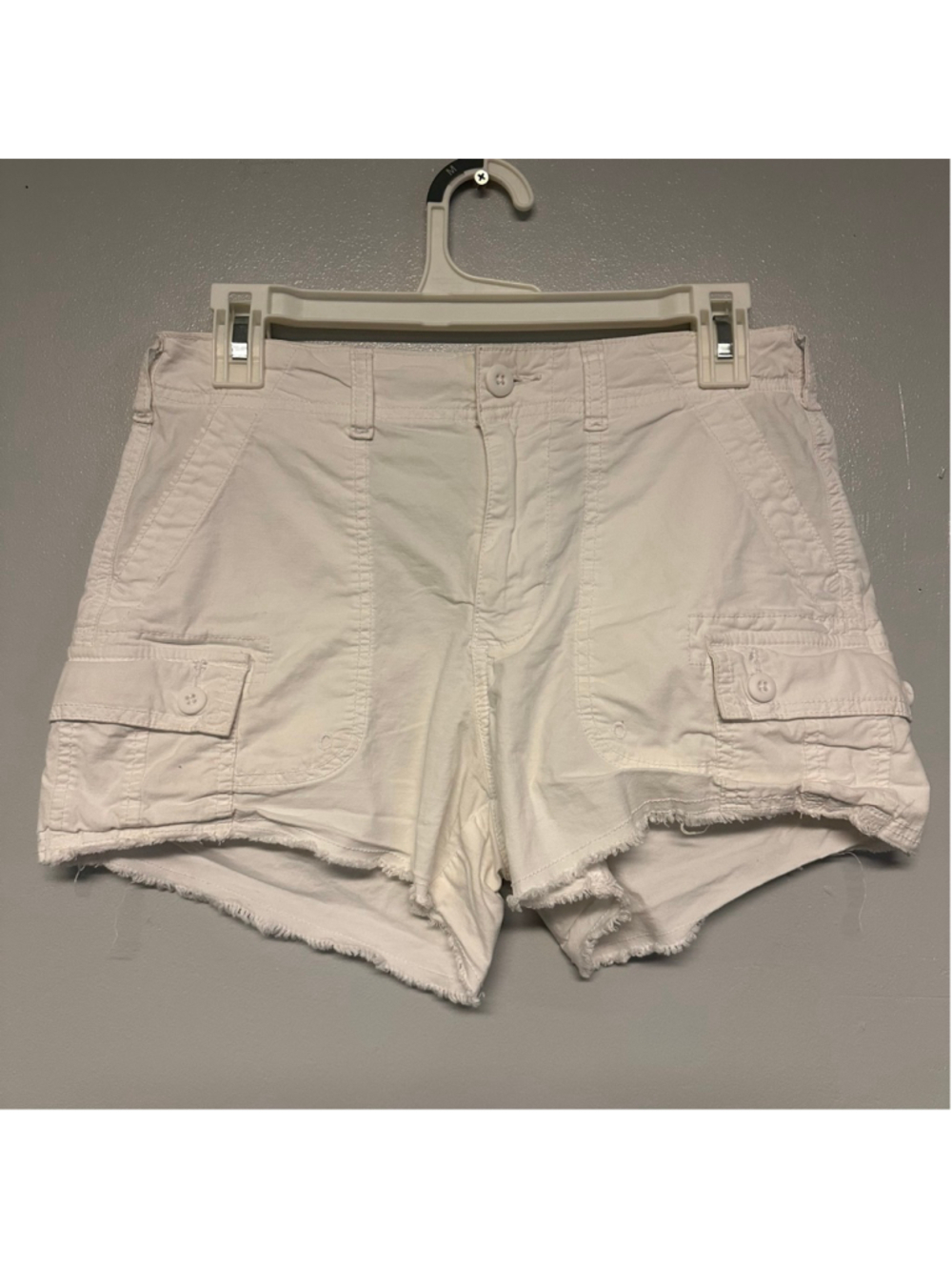 American Eagle White Cargo Shorts Women’s Size 0 Raw Hem High-Rise Distressed